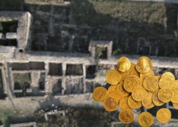 1900 yıllık yakılmış evin içinde gizlenmiş hazineler bulundu