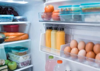 Buzdolabı Kapağında Asla Saklamamanız Gereken 5 Yiyecek