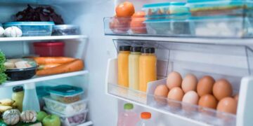Buzdolabı Kapağında Asla Saklamamanız Gereken 5 Yiyecek