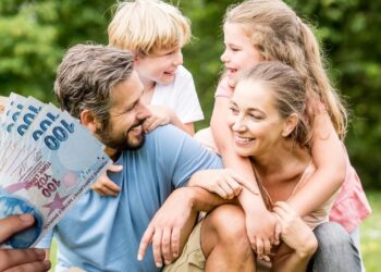 En az iki çocuğu olanlardan vergi alınmıyor: Yasa imzalandı