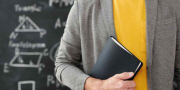 Öğretmenler Artık Bu Kıyafetleri Giyemeyecek!