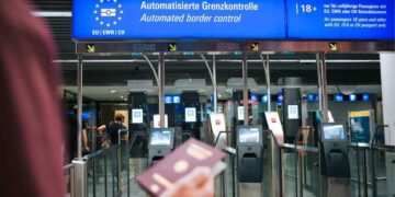 Pasaport Kontrolünde Bunu Yapmayanlar Geçemiyor!