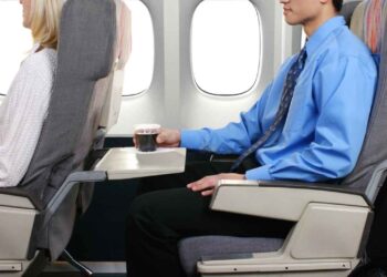 Uçaklarda koltuk yatırma devri bitiyor